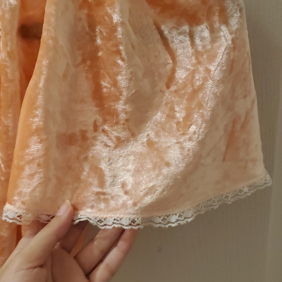 Vintage velvet Peach Crop Top with Lace trimming - Picture 3 of 4